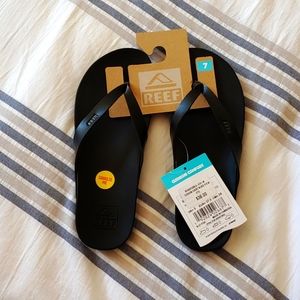 Reef size 7 Cushion Court Black Flip Flops